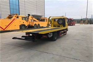 东兴非事故拖车