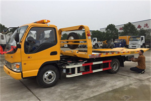 东兴哪里有拖车服务