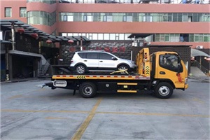 东兴汽车紧急补胎换胎救援