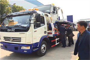 东兴汽车道路救援拖车价格